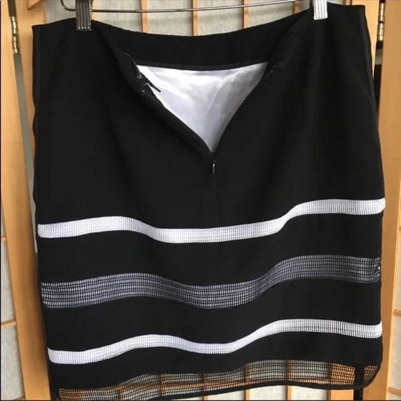 WHBM Black & White Skirt SZ 8 - Picture 7 of 8